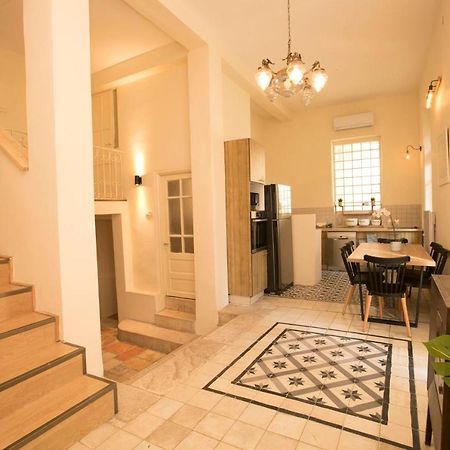Historic 4-Bedroom Gem With Private Garden, Steps From Old City & Mamila Complex Єрусалим Екстер'єр фото