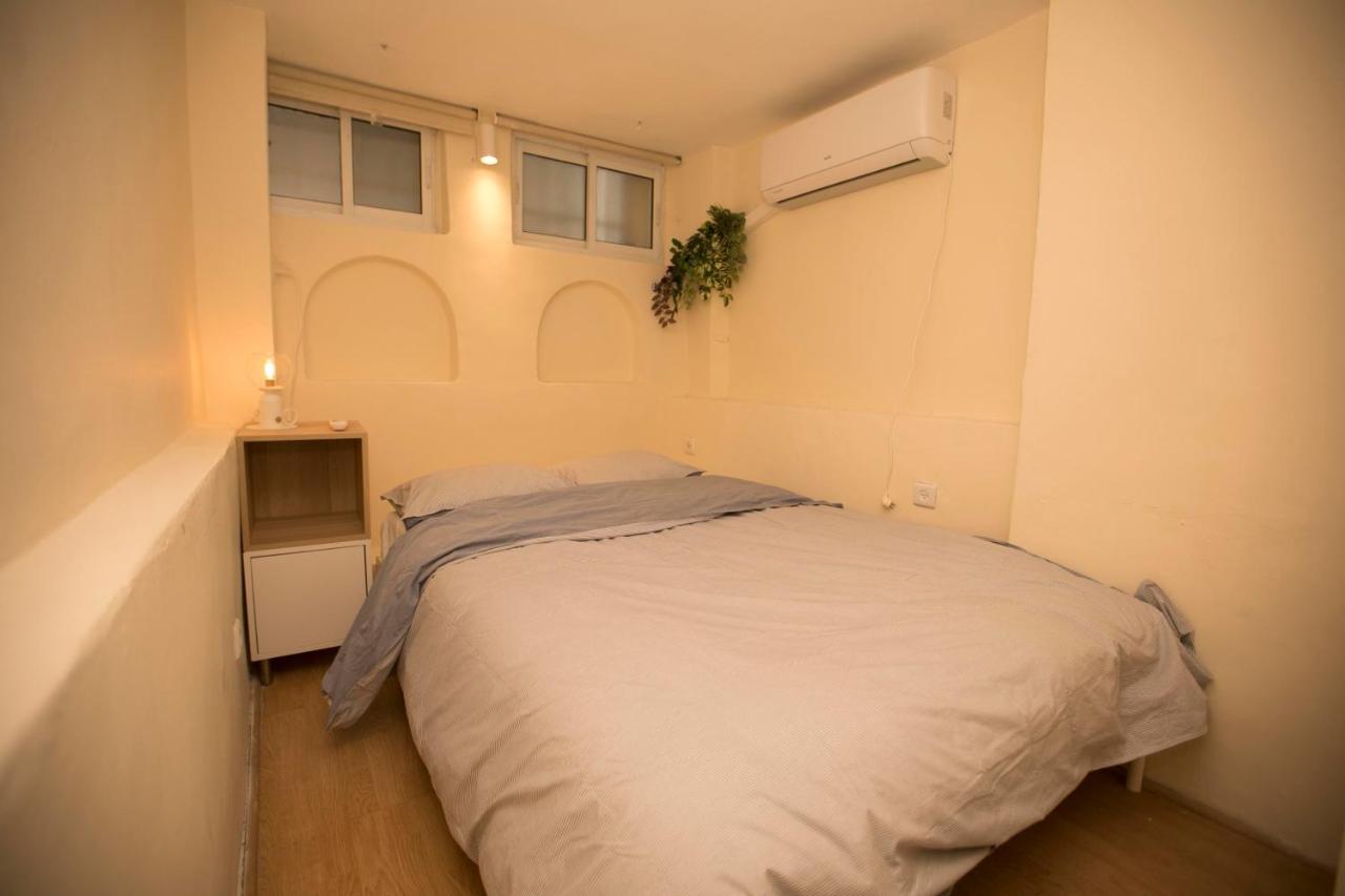 Historic 4-Bedroom Gem With Private Garden, Steps From Old City & Mamila Complex Єрусалим Екстер'єр фото